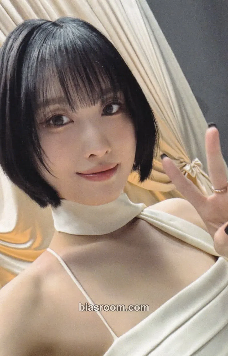 Momo TWICE 6th World Tour THIS IS FOR Photocard - TWICE - TWICE K-pop photocard