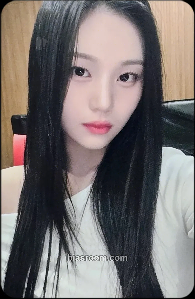 Umji VOYAGE Photocard - VIVIZ - VIVIZ K-pop photocard