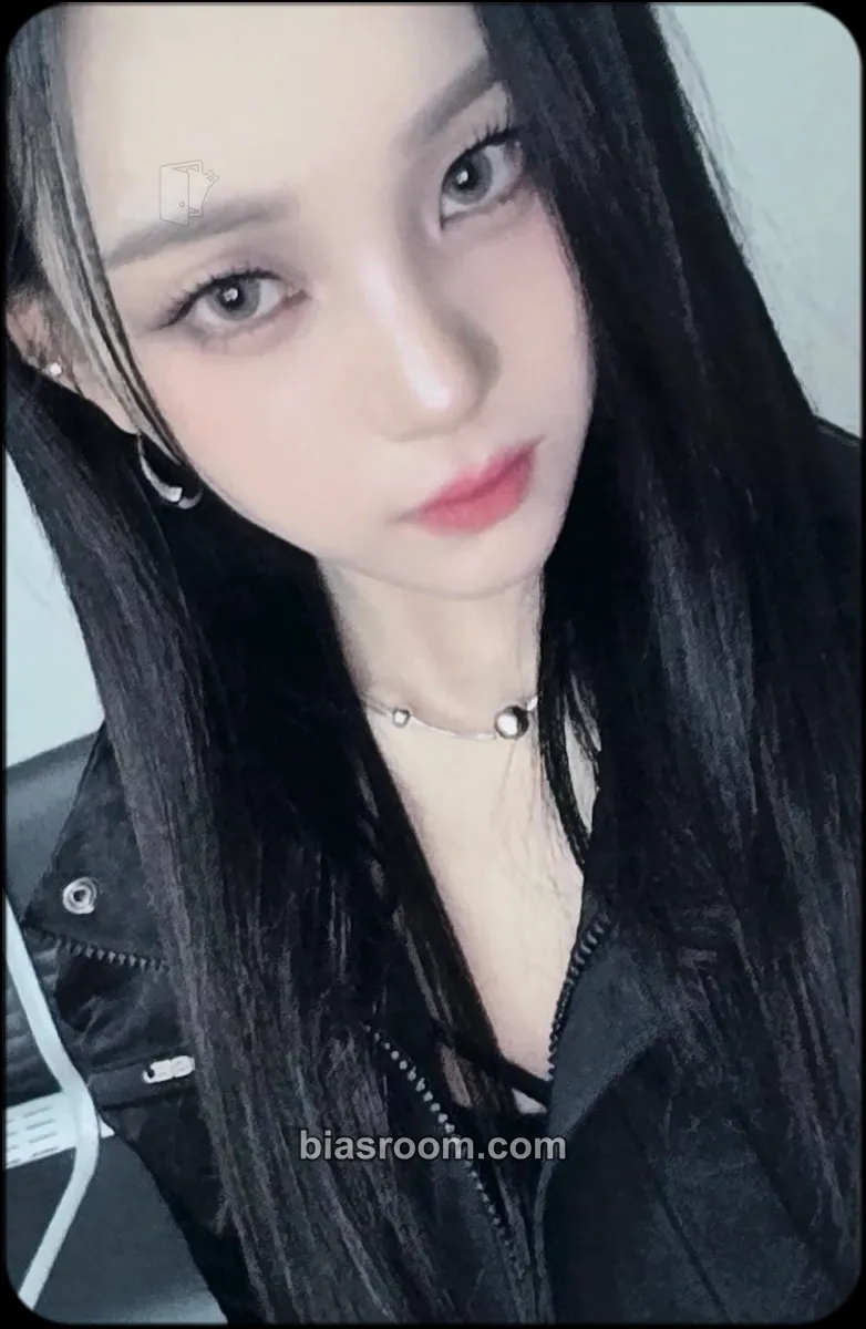 Umji VOYAGE Photocard - VIVIZ - VIVIZ K-pop photocard