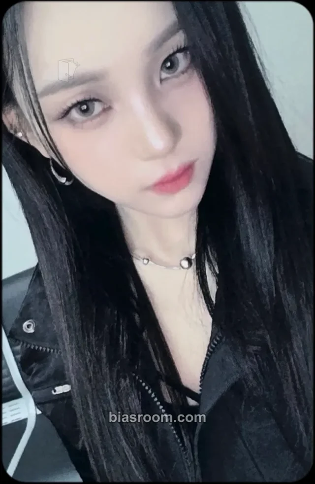 VIVIZ - Umji - VOYAGE Album everline video call (fancall) round 4
