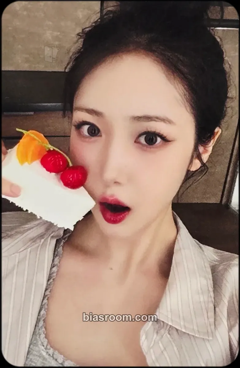 SinB A Montage of ( ) Photocard - VIVIZ - VIVIZ K-pop photocard