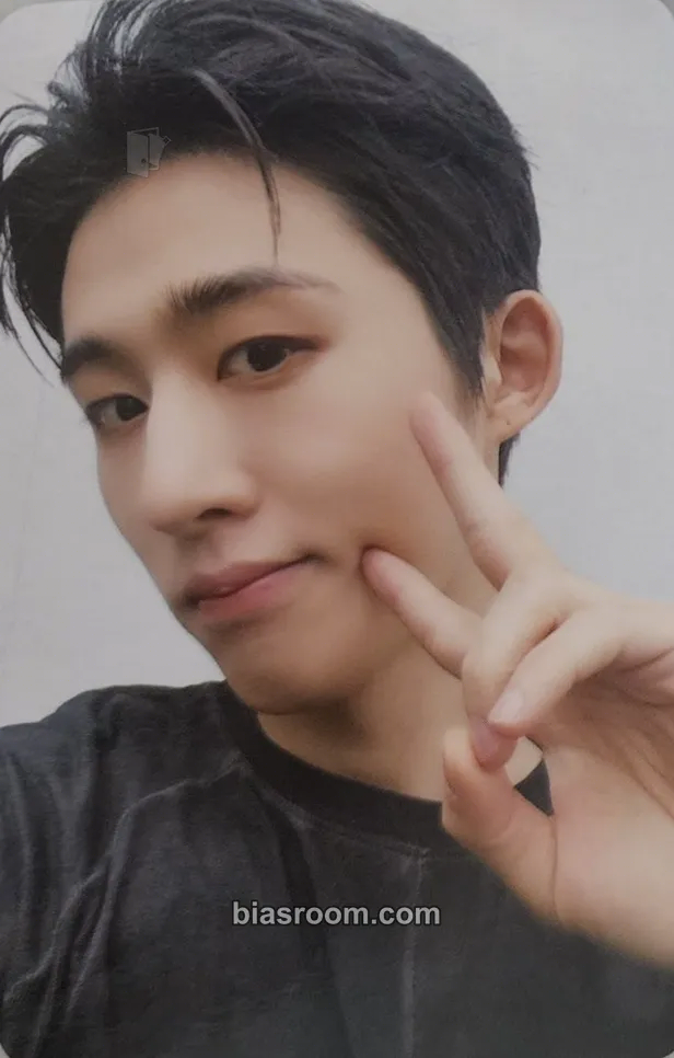 B.I Hype Up Tour Photocard - B.I K-pop photocard