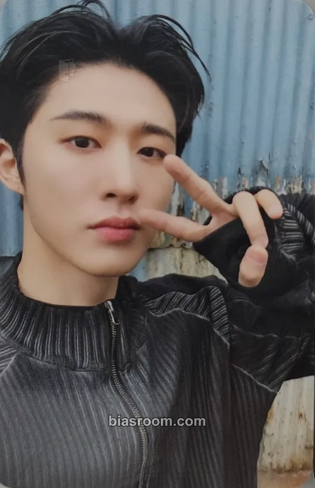 B.I Hype Up Tour Photocard - B.I K-pop photocard