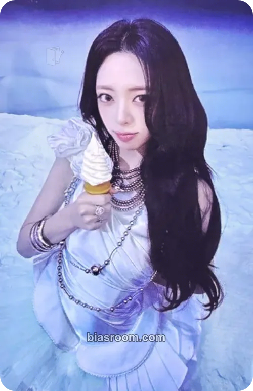 Yuna Ice Cream Photocard - ITZY - ITZY K-pop photocard