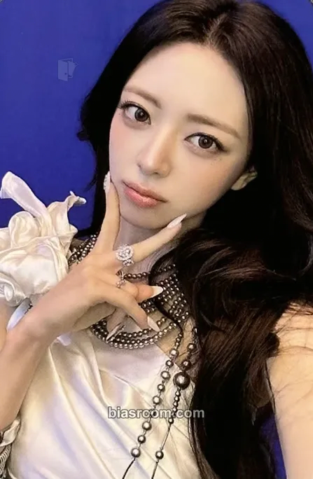 Yuna Ice Cream Photocard - ITZY - ITZY K-pop photocard
