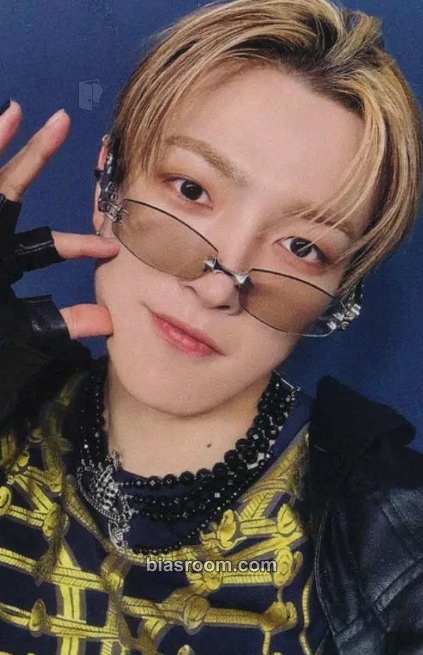 Hongjoong GOLDEN HOUR : Part.4 Photocard - ATEEZ - ATEEZ K-pop photocard