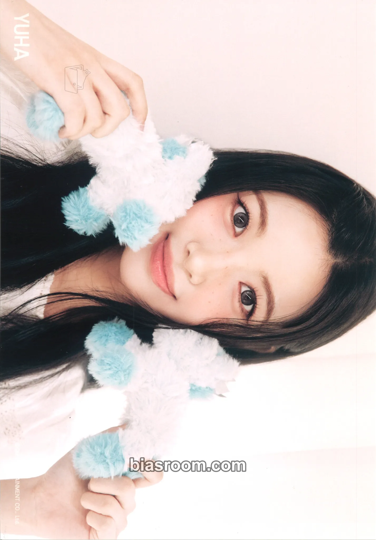 Yuha House of H : Hide And Seek Photocard - Hearts2Hearts - Hearts2Hearts K-pop photocard
