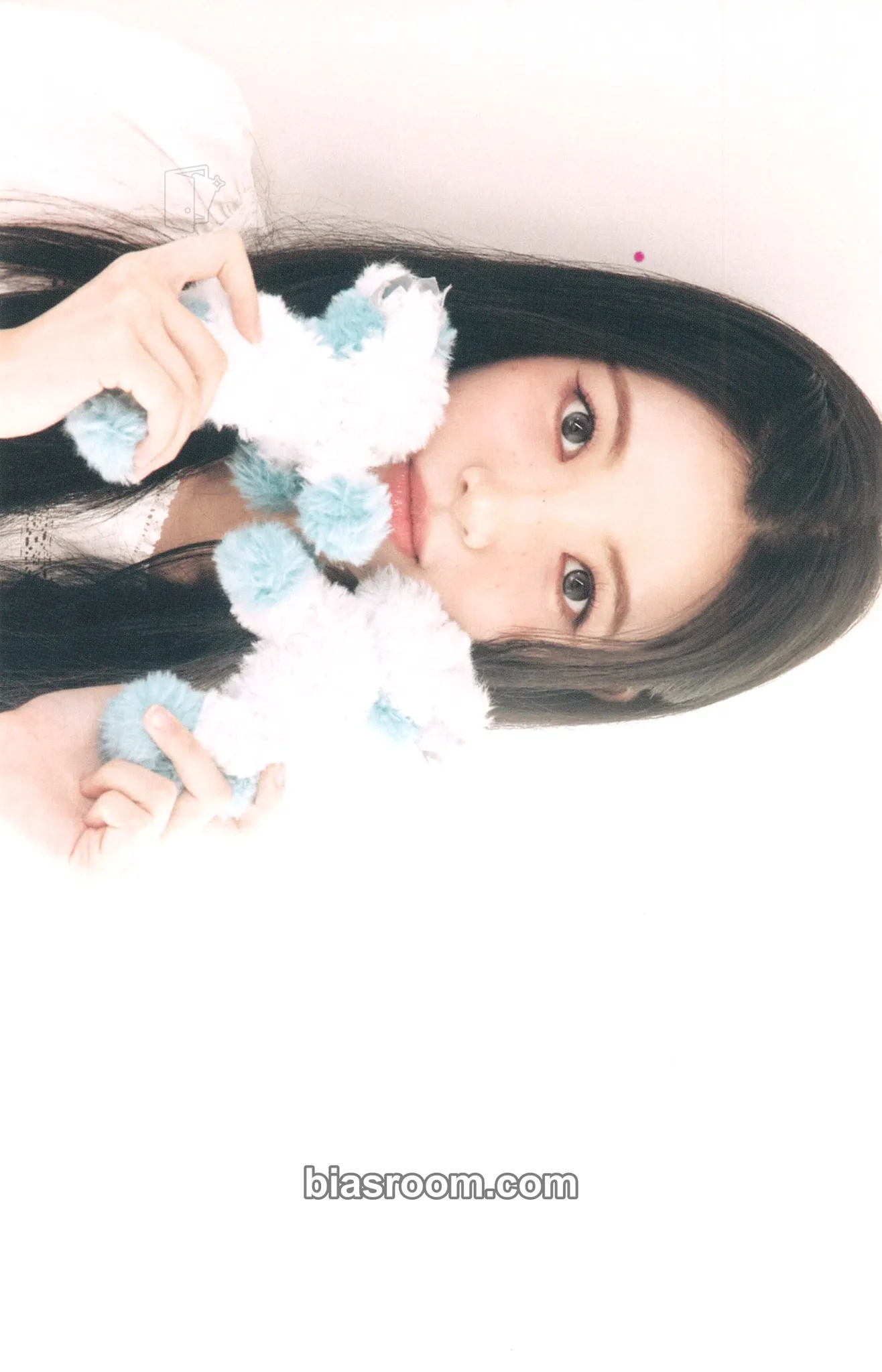 Yuha House of H : Hide And Seek Photocard - Hearts2Hearts - Hearts2Hearts K-pop photocard