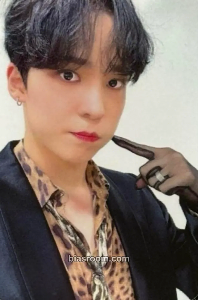 Yunho THE WORLD EP.1 : MOVEMENT Photocard - ATEEZ - ATEEZ K-pop photocard