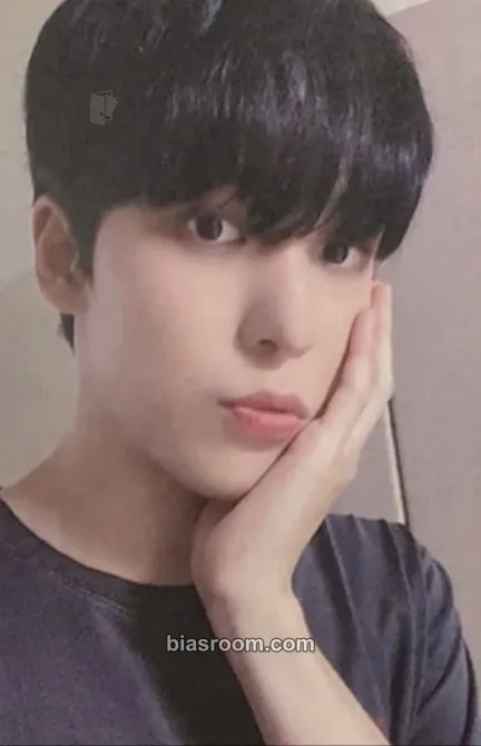 Yunho POP-UP: THE WORLD EP.1 : MOVEMENT (Everline) Photocard - ATEEZ - ATEEZ K-pop photocard