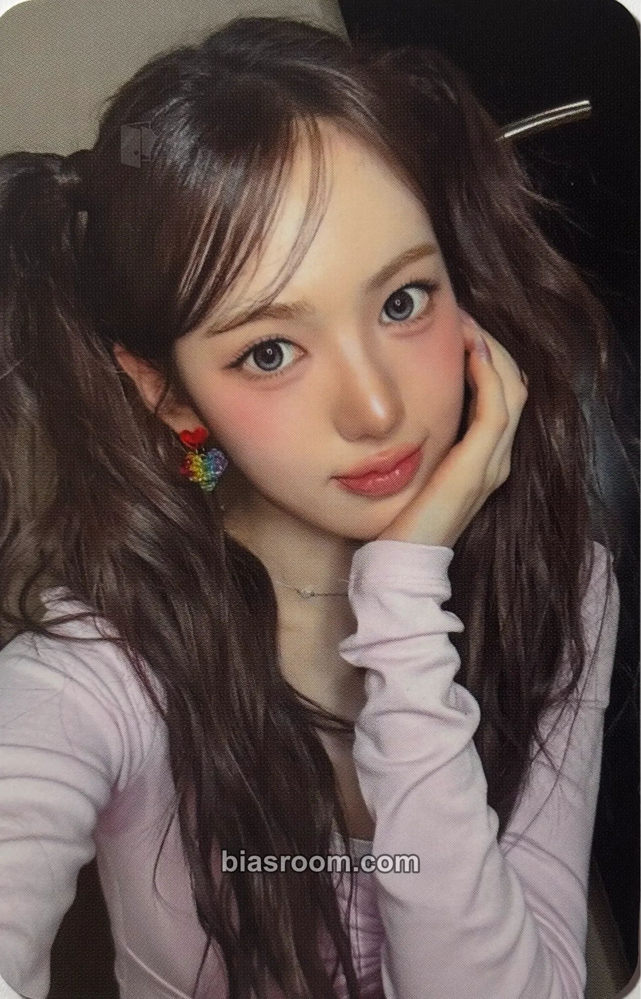 Sui Delulu Pack Photocard - KiiiKiii - KiiiKiii K-pop photocard