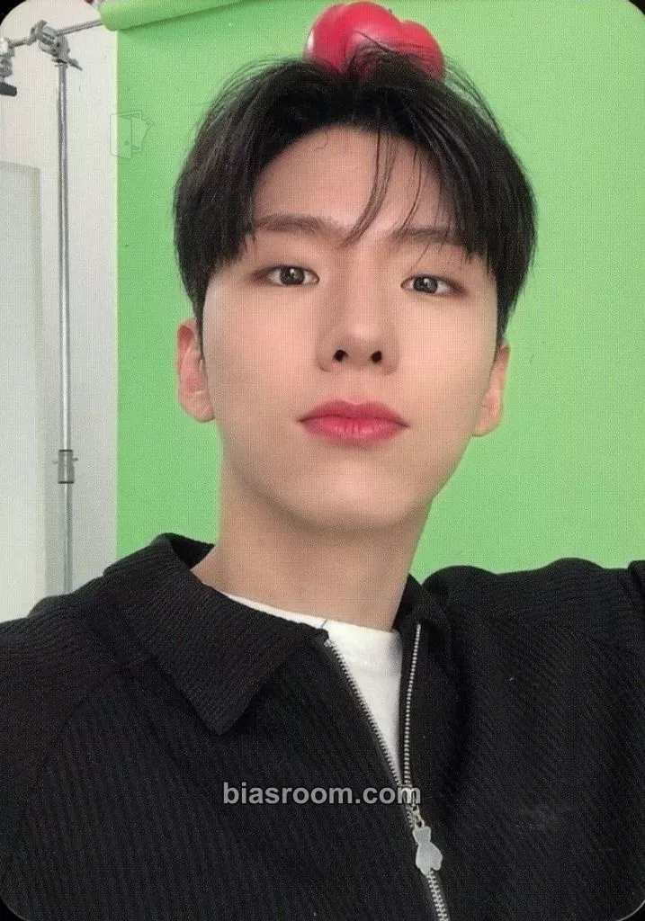 Kihyun KIHYUN x AQO Studio Photocard - MONSTA X - MONSTA X K-pop photocard