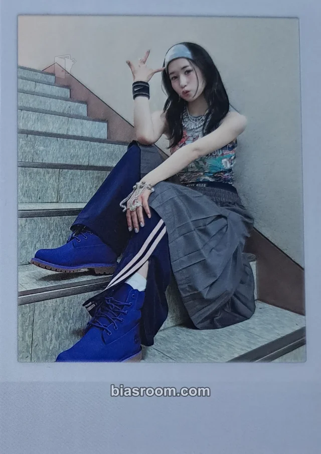 ME:I - Momona  - Hi-Five Album album photocard limited edition polaroid