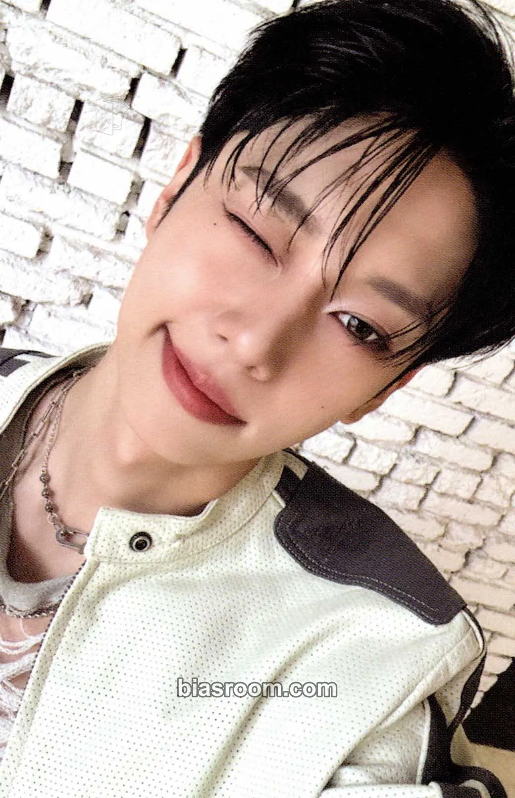 Donghyun UPSIDE DOWN Photocard - AB6IX - AB6IX K-pop photocard