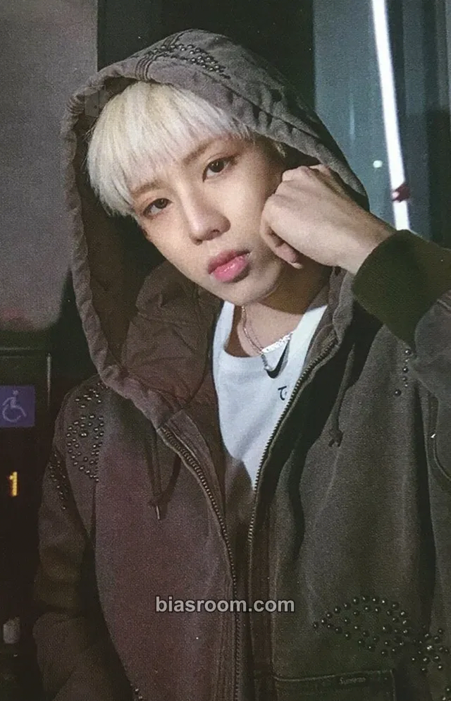 Yungyu Stunning Photocard - 8TURN - 8TURN K-pop photocard