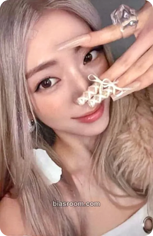 Yuna Ice Cream Photocard - ITZY - ITZY K-pop photocard