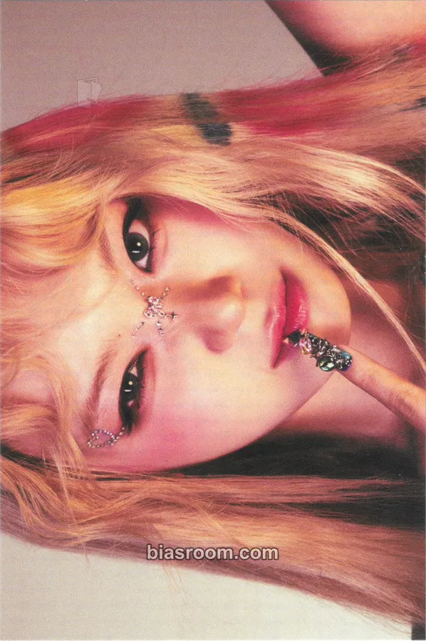 Kim Chaewon EASY-CRAZY-HOT Photocard - LE SSERAFIM - LE SSERAFIM K-pop photocard