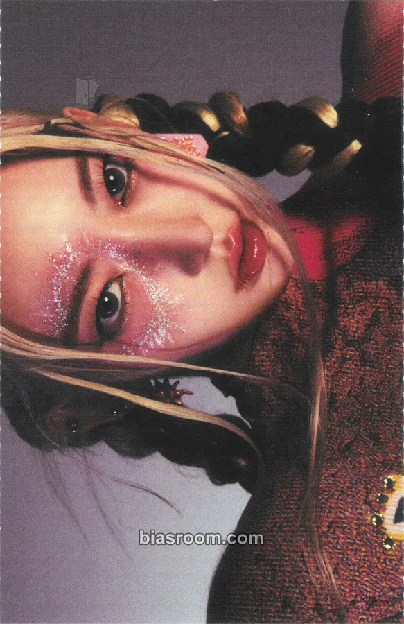 Sakura EASY-CRAZY-HOT Photocard - LE SSERAFIM - LE SSERAFIM K-pop photocard