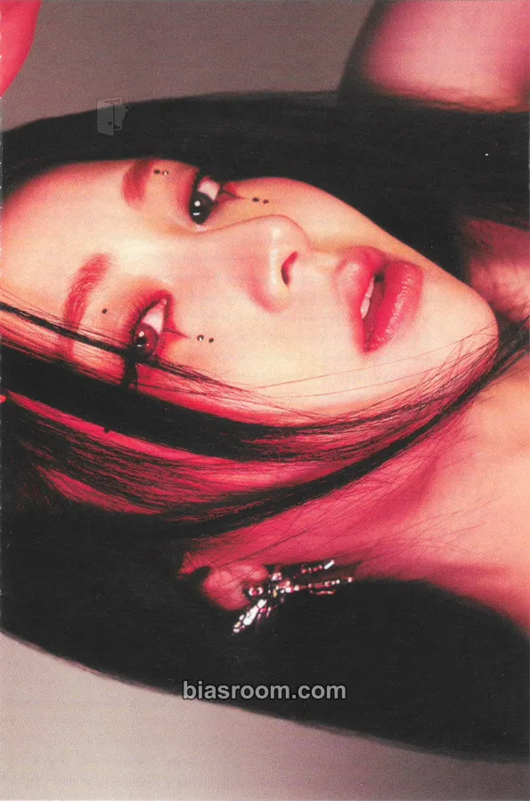 Huh Yunjin EASY-CRAZY-HOT Photocard - LE SSERAFIM - LE SSERAFIM K-pop photocard