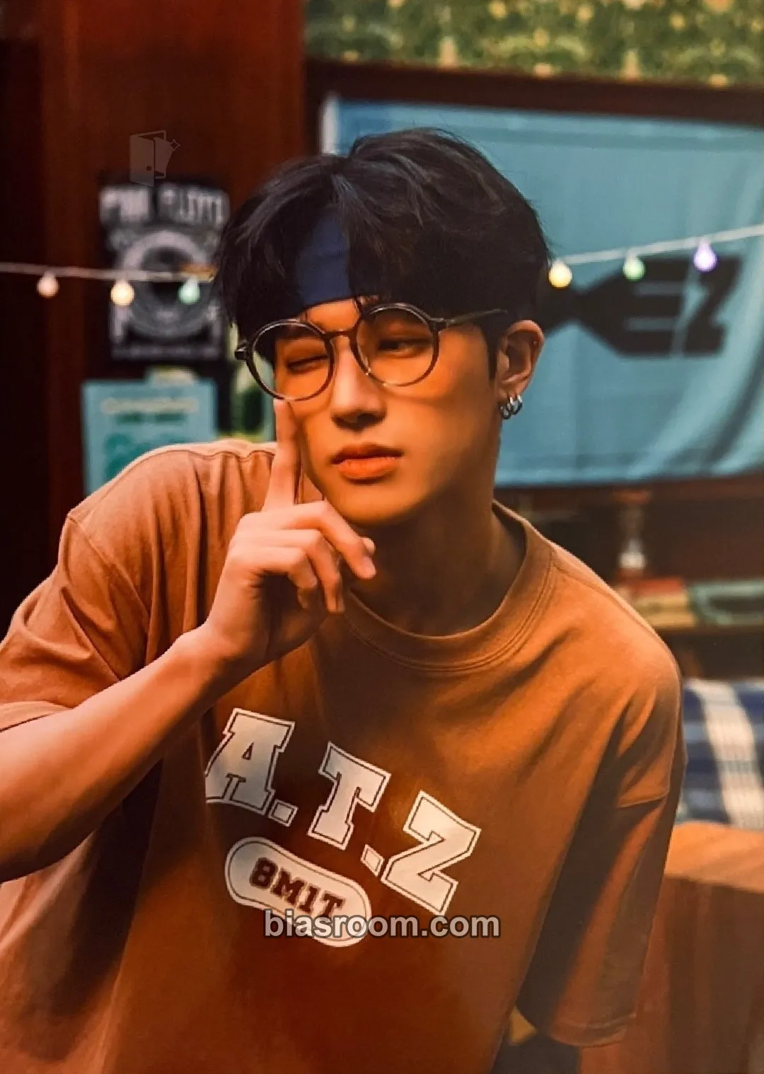 Wooyoung Wonderwall Merchline Photocard - ATEEZ - ATEEZ K-pop photocard