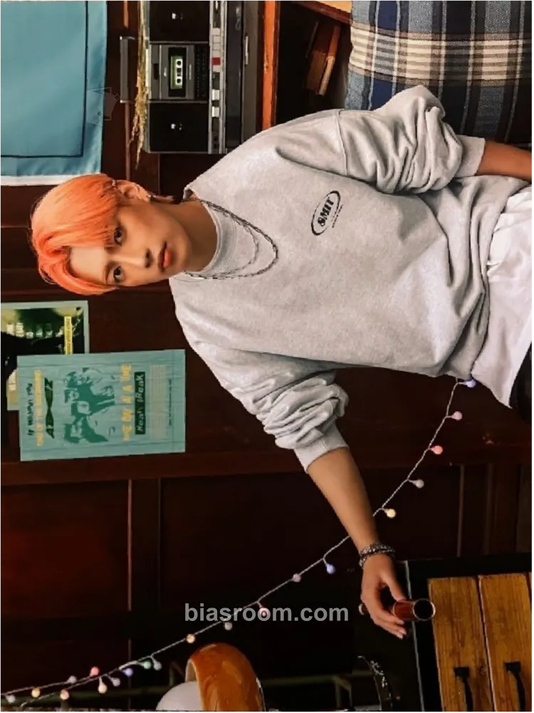 Hongjoong Wonderwall Merchline Photocard - ATEEZ - ATEEZ K-pop photocard