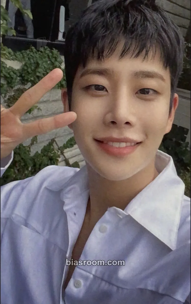 MJ 2022 Season’s Greetings Photocard - ASTRO - ASTRO K-pop photocard