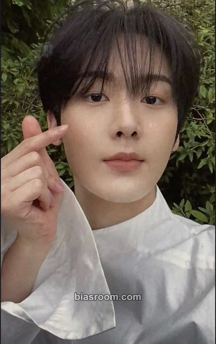 Yoon San-ha 2022 Season’s Greetings Photocard - ASTRO - ASTRO K-pop photocard