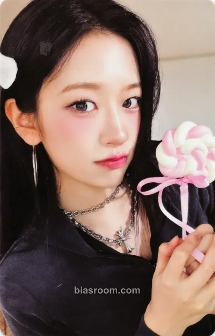 Yujin REVIVE+ Photocard - IVE - IVE K-pop photocard