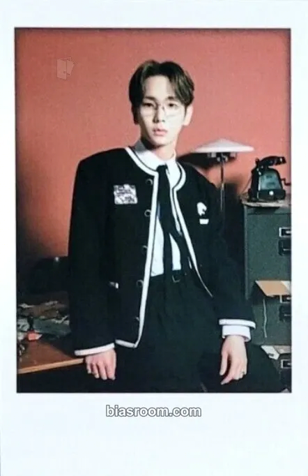Key SHINee 2024 Season's Greetings Photocard - SHINee - SHINee K-pop photocard