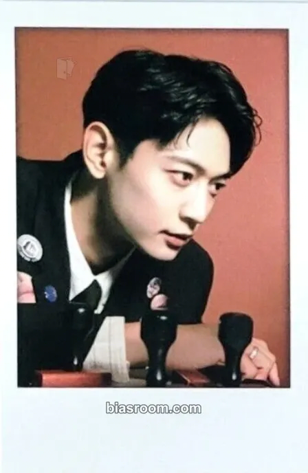 Minho SHINee 2024 Season's Greetings Photocard - SHINee - SHINee K-pop photocard
