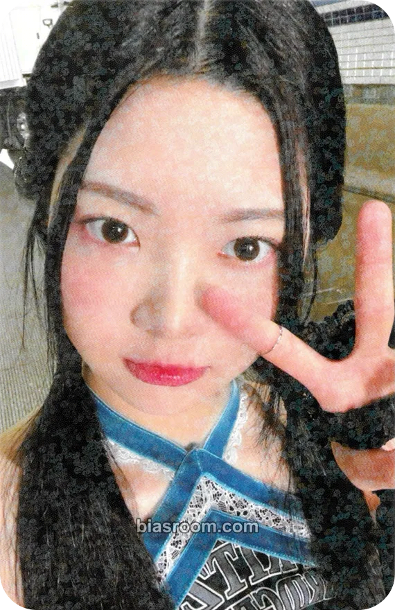 Hong Eunchae ANTIFRAGILE Photocard - LE SSERAFIM - LE SSERAFIM K-pop photocard
