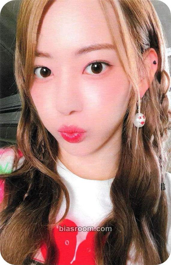 Sakura ANTIFRAGILE Photocard - LE SSERAFIM - LE SSERAFIM K-pop photocard