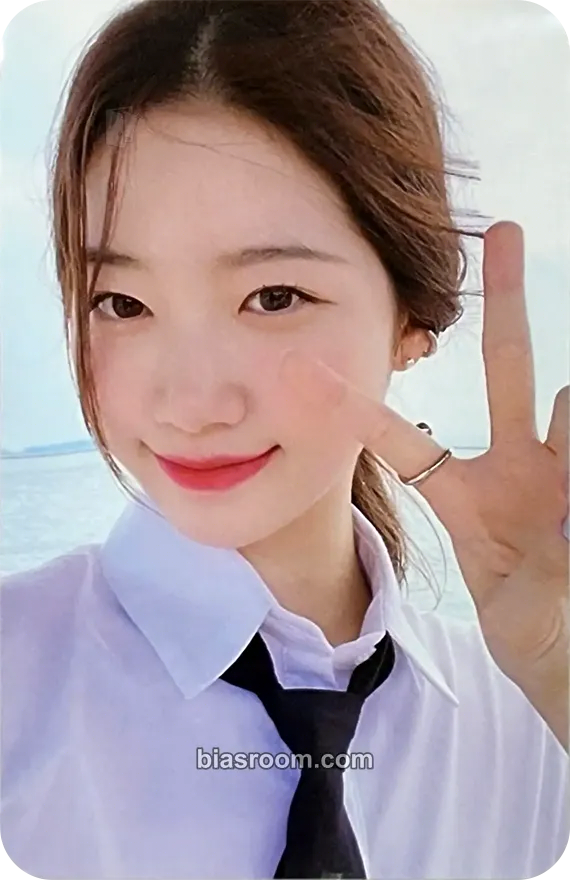Kazuha ANTIFRAGILE Photocard - LE SSERAFIM - LE SSERAFIM K-pop photocard