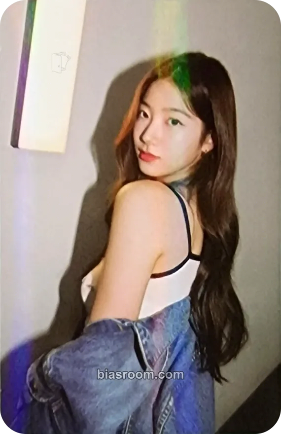 Kazuha ANTIFRAGILE Photocard - LE SSERAFIM - LE SSERAFIM K-pop photocard
