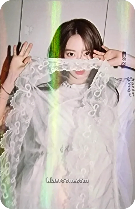 Sakura ANTIFRAGILE Photocard - LE SSERAFIM - LE SSERAFIM K-pop photocard