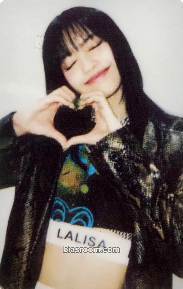 Lisa BORN PINK WORLD TOUR MD Photocard - BLACKPINK - BLACKPINK K-pop photocard