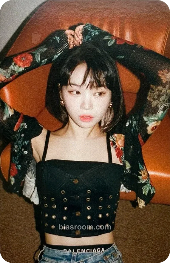 Kim Chaewon ANTIFRAGILE Photocard - LE SSERAFIM - LE SSERAFIM K-pop photocard