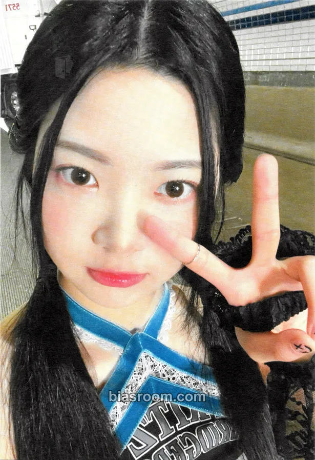 Hong Eunchae ANTIFRAGILE Photocard - LE SSERAFIM - LE SSERAFIM K-pop photocard