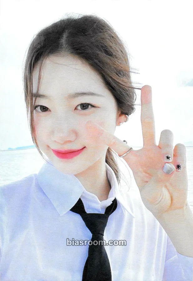 Kazuha ANTIFRAGILE Photocard - LE SSERAFIM - LE SSERAFIM K-pop photocard