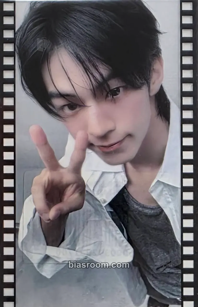 Dohoon play hard Photocard - TWS - TWS K-pop photocard