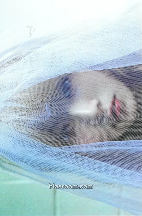 Hong Eunchae EASY Photocard - LE SSERAFIM - LE SSERAFIM K-pop photocard