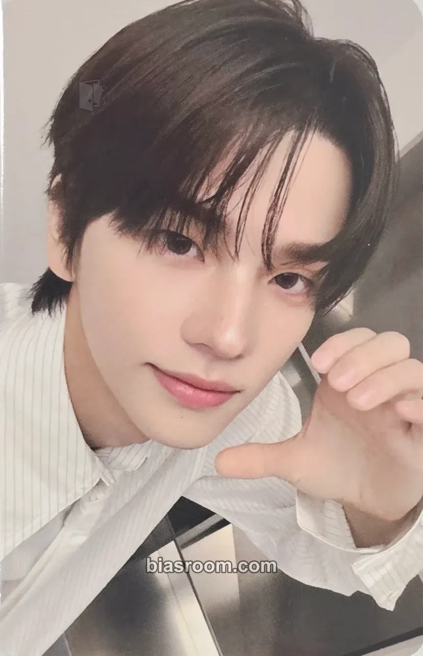 Shinyu play hard Photocard - TWS - TWS K-pop photocard