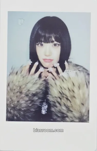 Yujin REVIVE+ Photocard - IVE - IVE K-pop photocard
