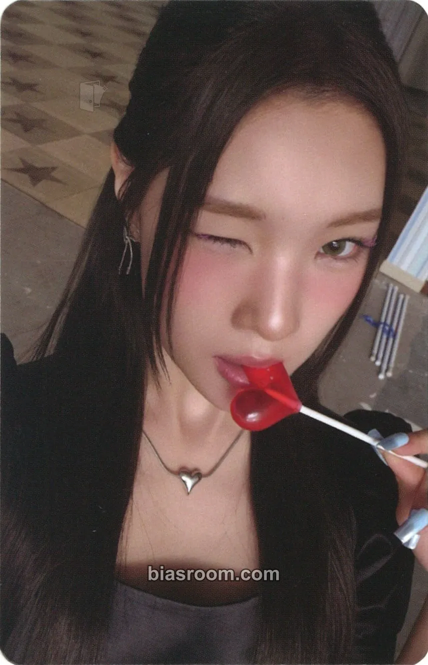 Juun FOCUS Photocard - Hearts2Hearts - Hearts2Hearts K-pop photocard