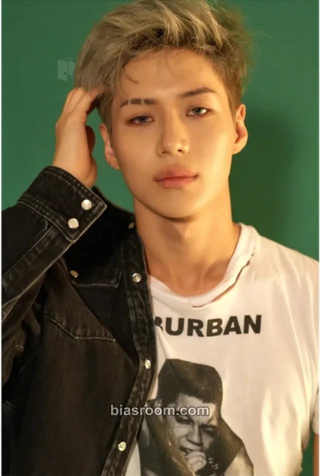 Taemin - Taemin - MOVE - The 2nd Album Album taiwan press sticker album photocard korean album