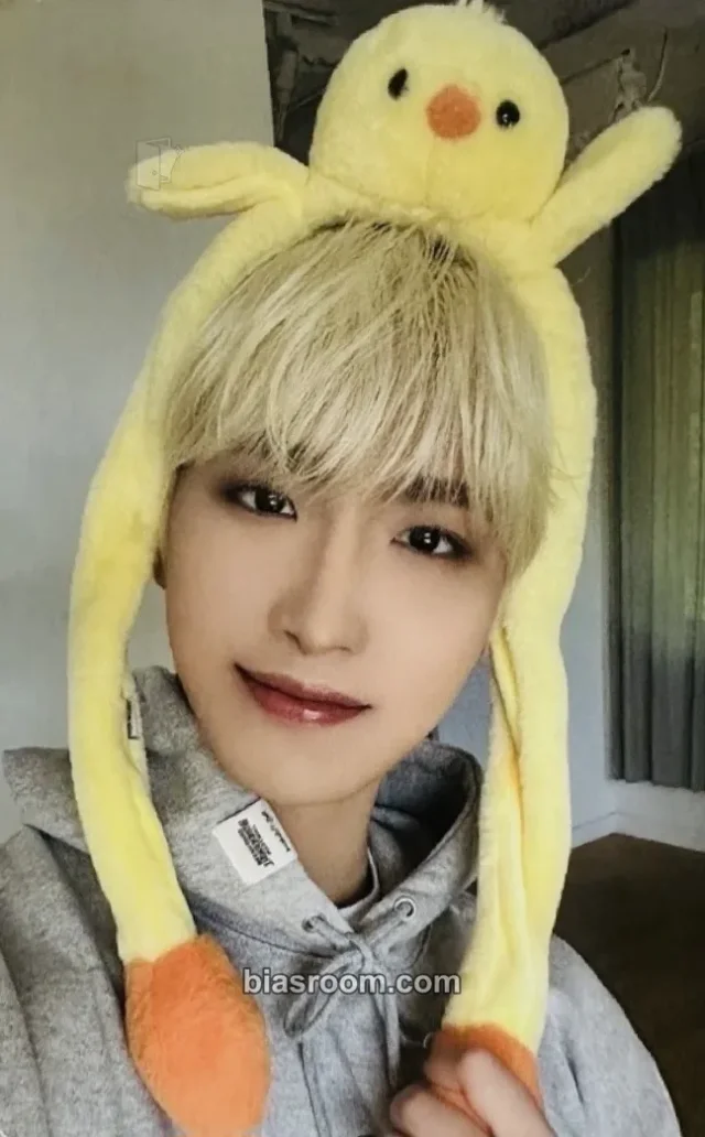 ATEEZ - Seonghwa - Wonderwall Merchline Other wonderwall Second collaboration round 2 merch photocard brand collaboration