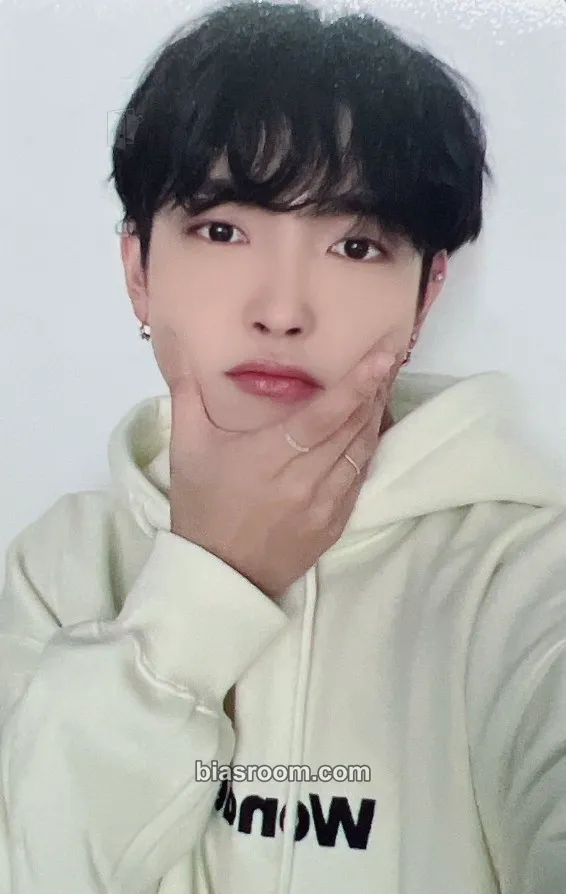 Hongjoong Wonderwall Merchline Photocard - ATEEZ - ATEEZ K-pop photocard