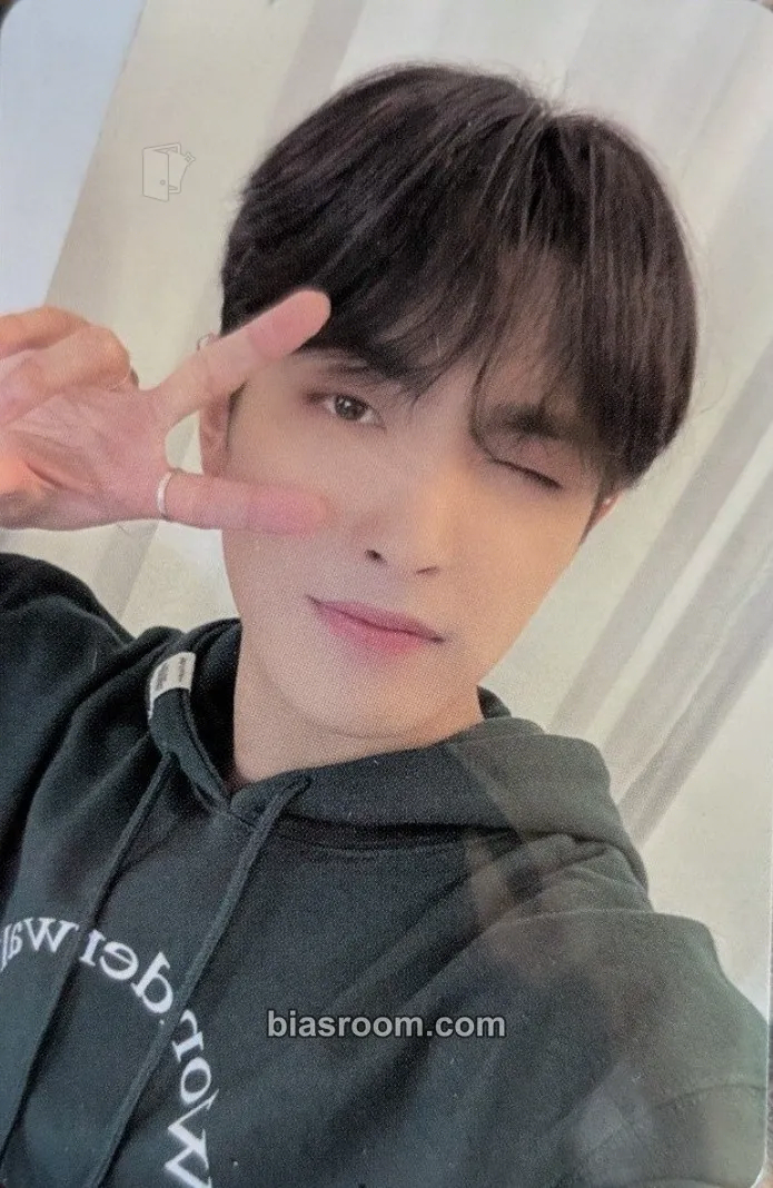 Hongjoong Wonderwall Merchline Photocard - ATEEZ - ATEEZ K-pop photocard