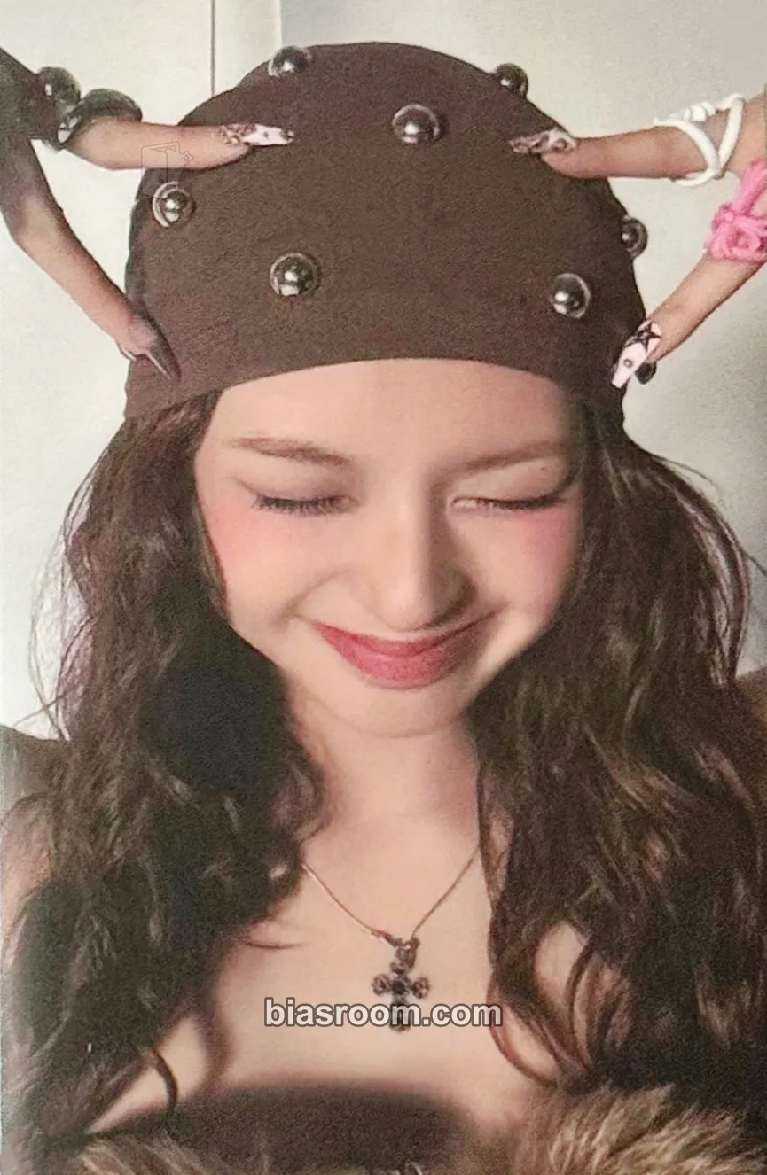 Chiquita WE GO UP Photocard - BABYMONSTER - BABYMONSTER K-pop photocard