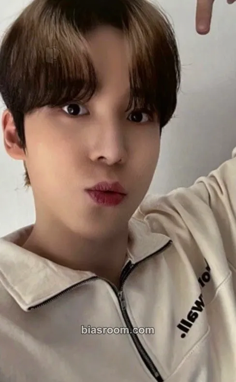 Yunho Wonderwall Merchline Photocard - ATEEZ - ATEEZ K-pop photocard